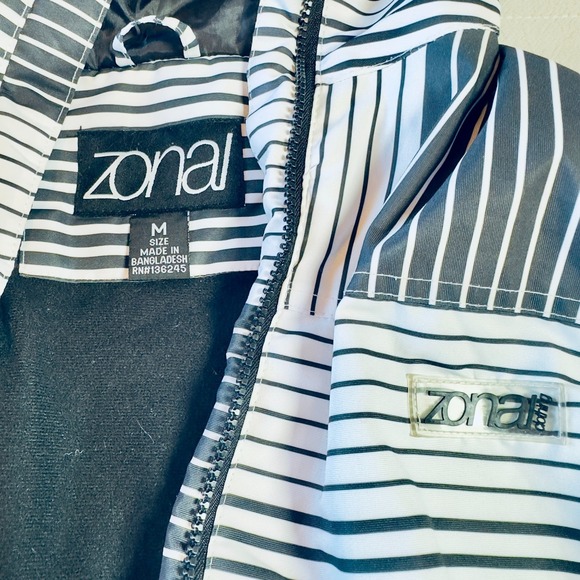 VTG Zonal Hooded Snowboard Jacket M Geo Stripe Waterproof Streetwear Techwear - Picture 3 of 10